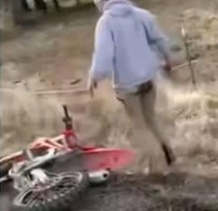 A Young Rider’s Unexpected Lesson During Motorcycle Practice